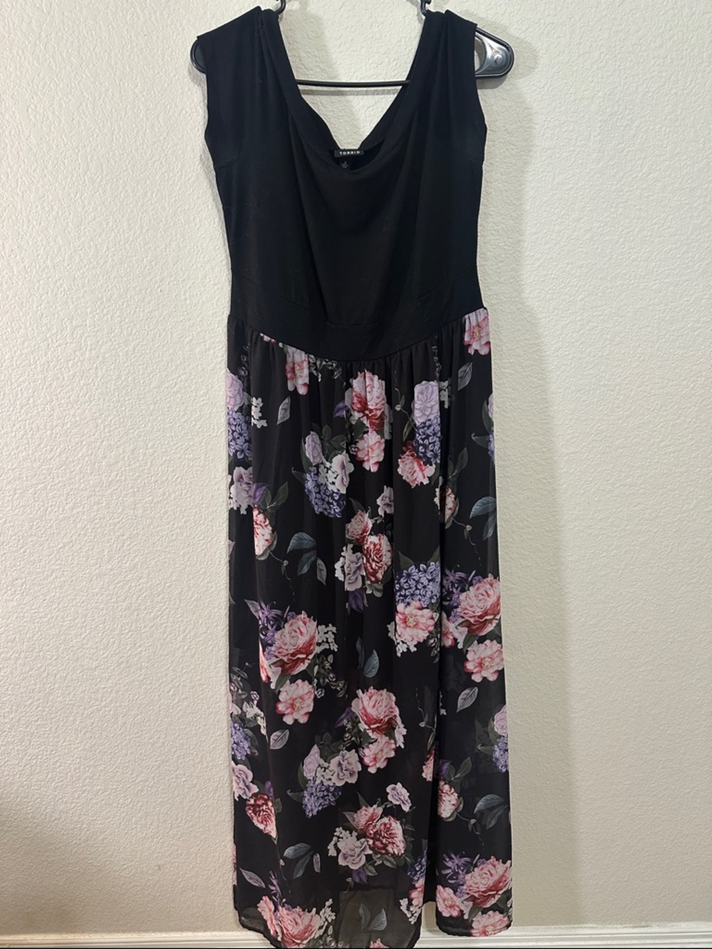 Off-shoulder Short-Sleeved Black Floral Maxi Dress